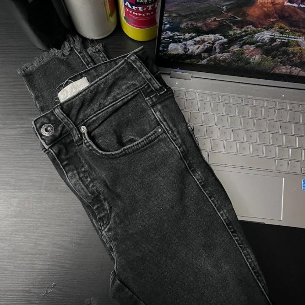 B_We the Free Size 24 Regular Black Jeans